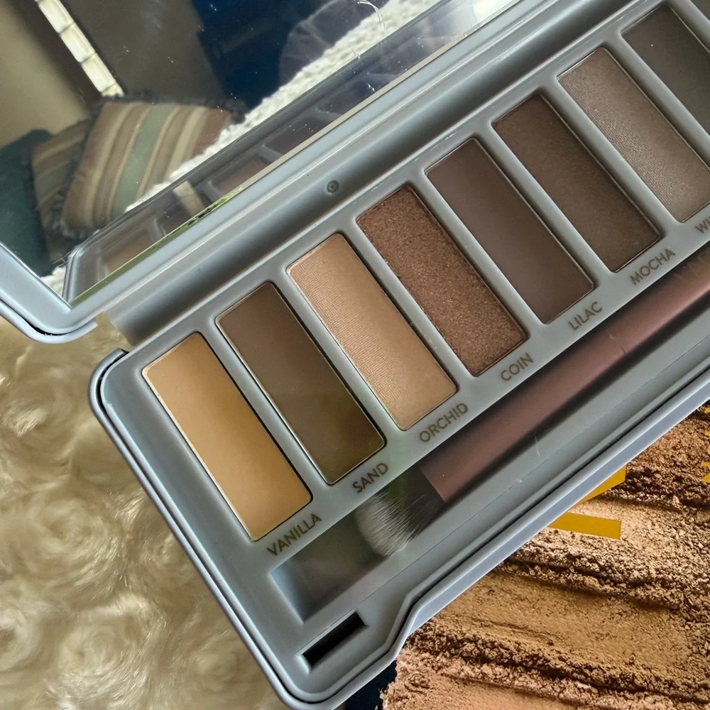 New Lacura Two Neutral Eyeshadow Palette with Brush